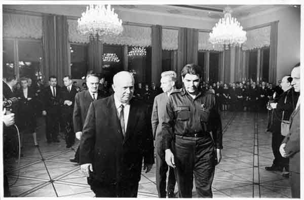 Che e Nikita Kruschev