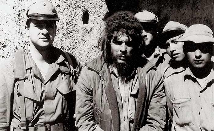 Che Guevara preso na Bolívia, 1967. 
